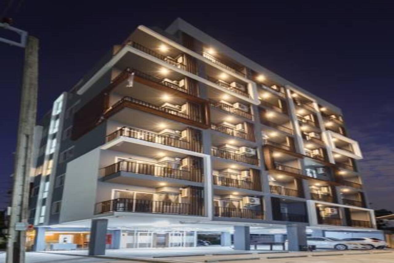 Q Space Residence Bangkok Exterior photo