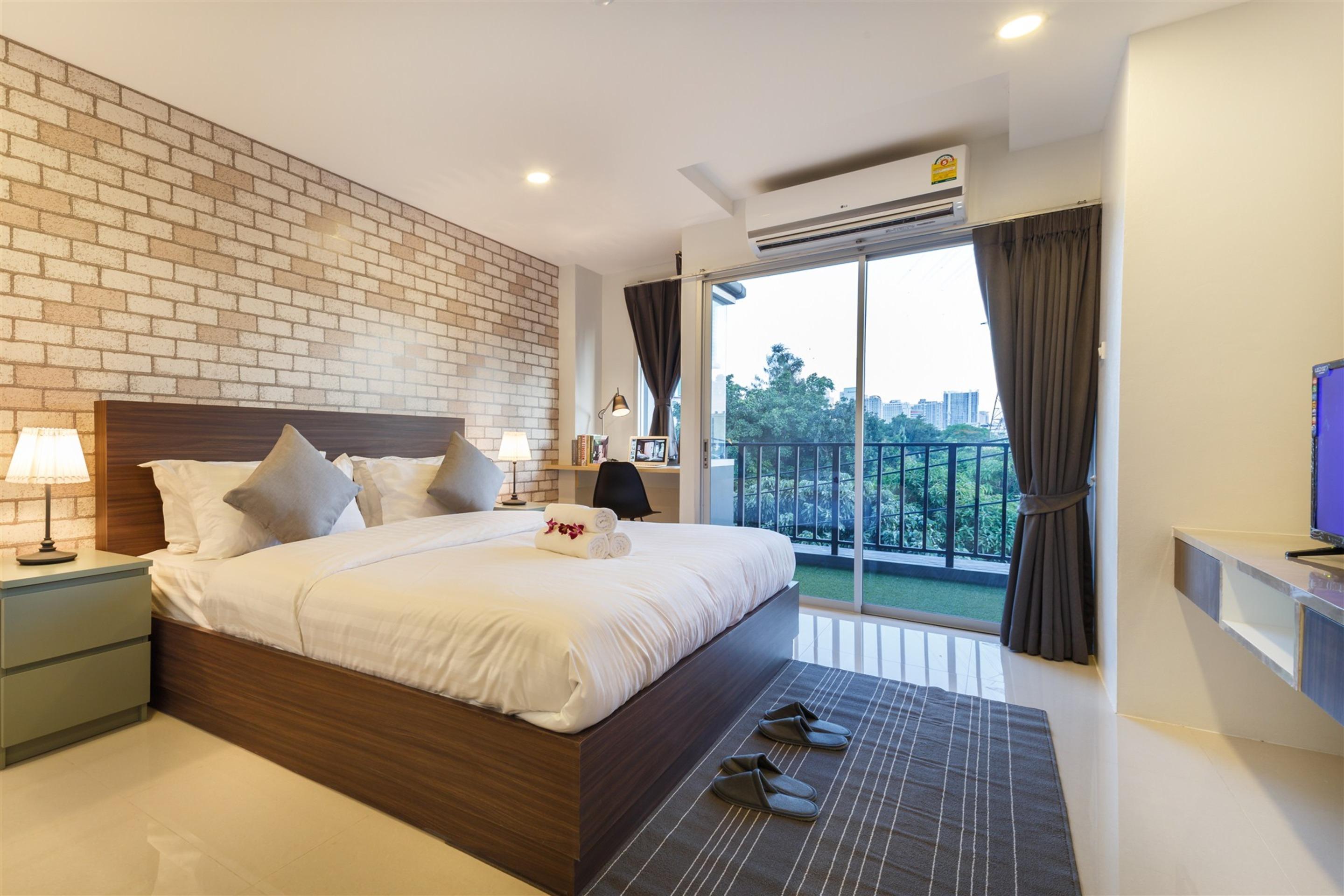 Q Space Residence Bangkok Exterior photo
